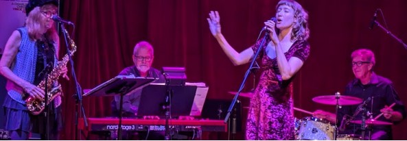 Trio Metro with Liz Farrell